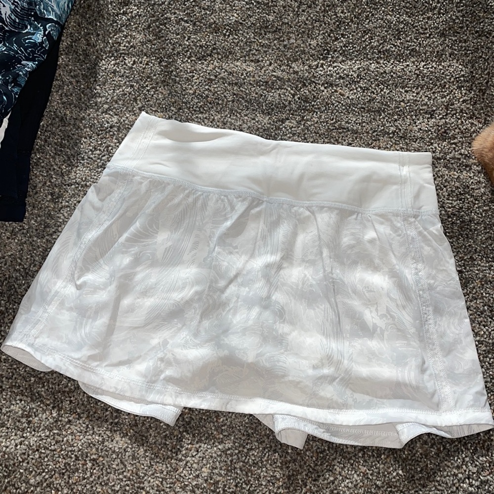 NWOT white lulu skirt